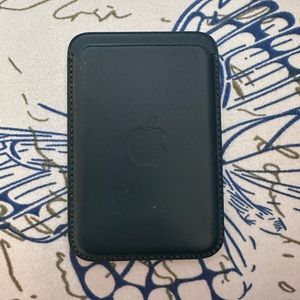 Apple MagSafe card holder green